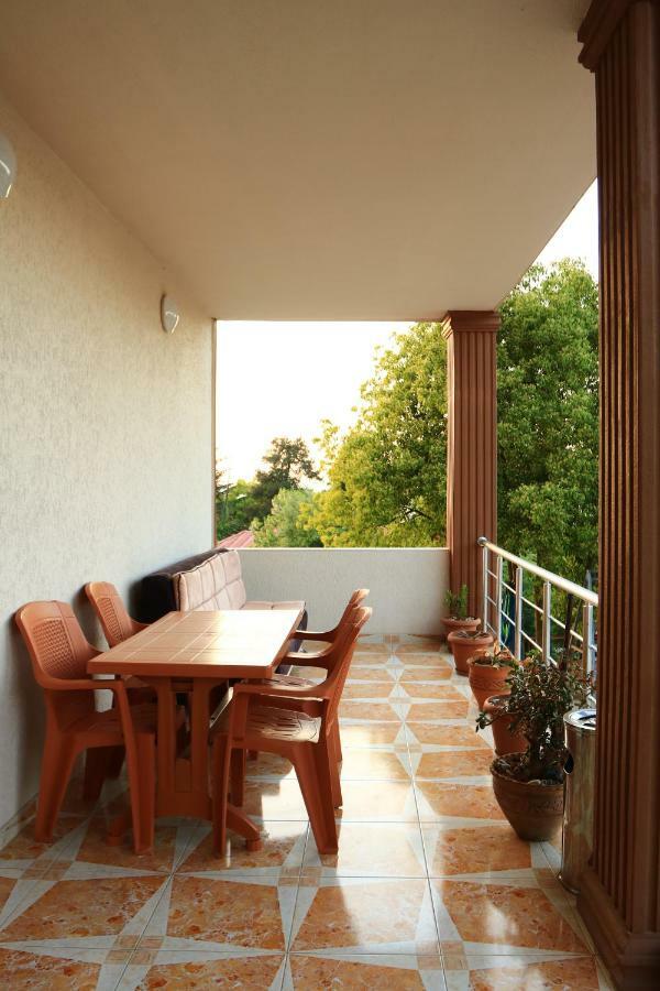Rainbow Rooms Apart Hotel Makhinjauri Exterior photo