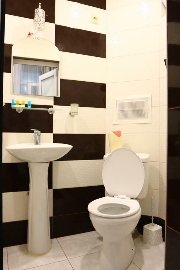 Rainbow Rooms Apart Hotel Makhinjauri Exterior photo